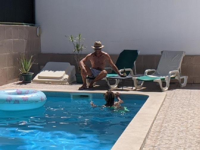Dolphin House Albergue *